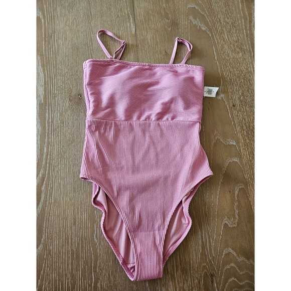 Old navy women's bathing suits size M - Picture 2 of 3